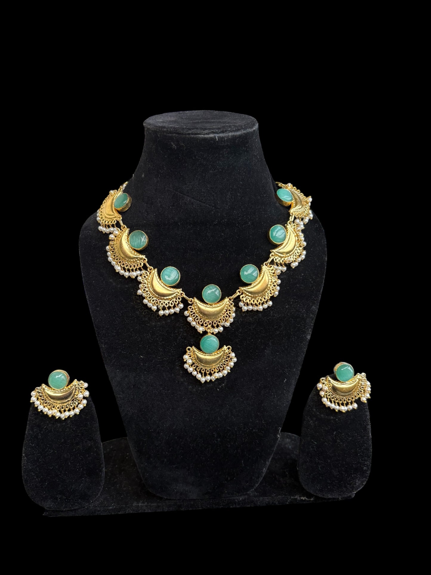 Chandrika Emerald Heritage Necklace Set