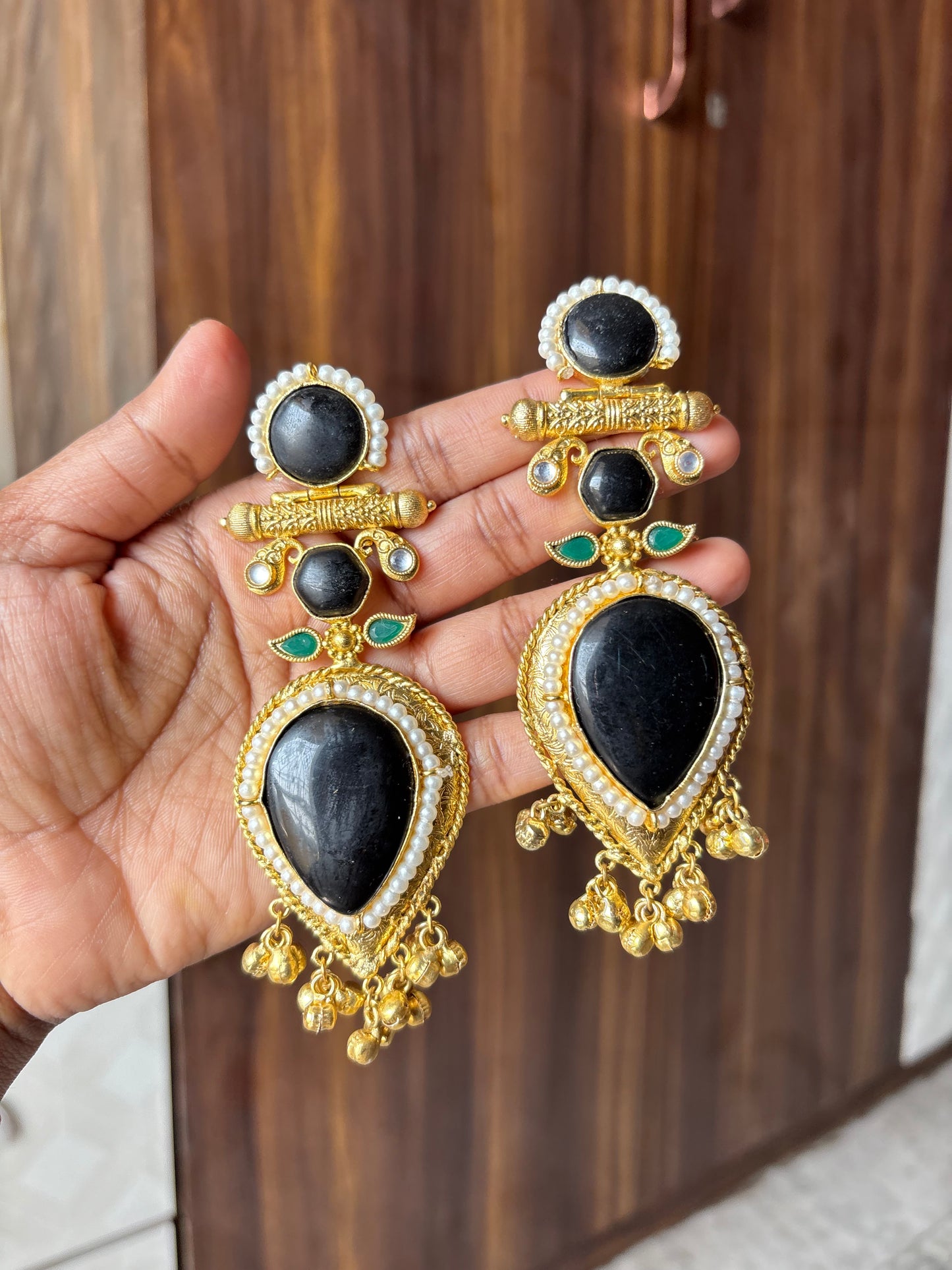 Black Monalisa Stone Earring