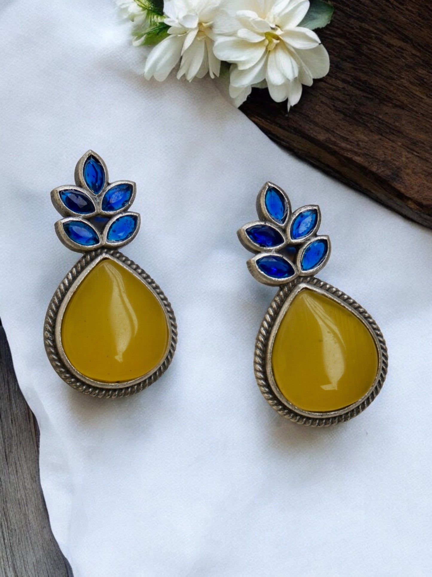Ayesha Drop-Shaped Earring with Original Monalisa Stone